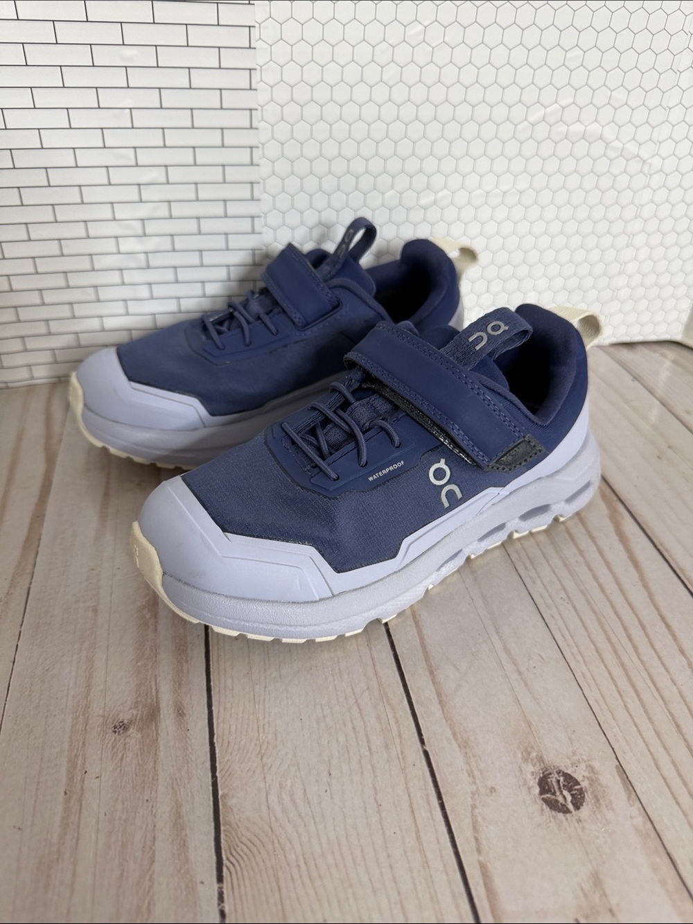 On Running Kids Navy and White Hook-and-Loop Sneakers Waterproof